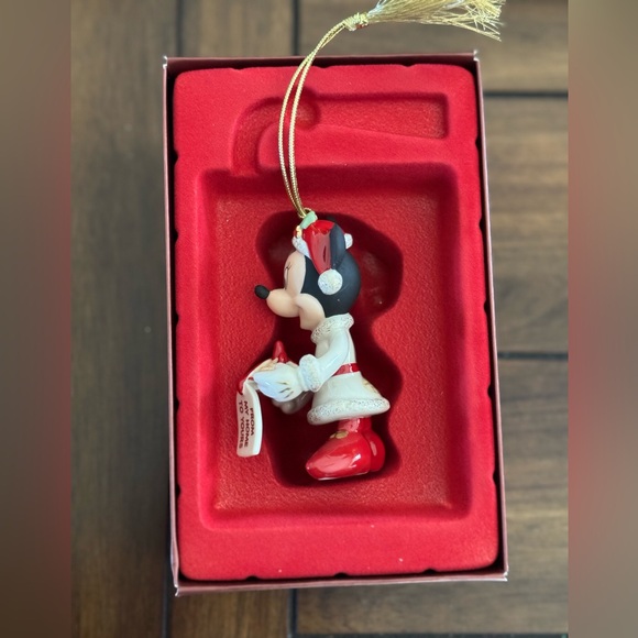 Limited Edition Lenox To Minnie’s Home To Yours Porcelain Ornament - Picture 5 of 5